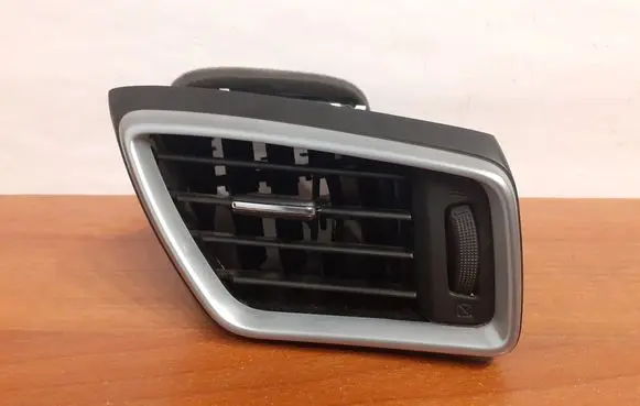 Nissan Qashqai Dashboard air vent grill cover trim 68760HV50B 11056