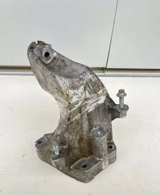 Mercedes-Benz Vito Viano W639 Engine mounting bracket A6512231504