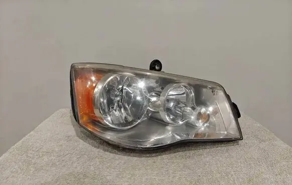 Chrysler Voyager Headlight/headlamp