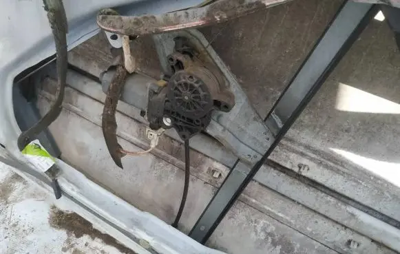 Sliding door window regulator with motor