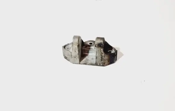Nissan X-Trail T32 Engine mounting bracket 038172