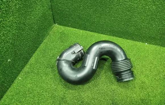 Renault Trafic III (X82) Air intake duct part 165555514R 93451665