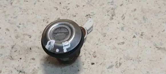 Toyota Yaris Verso Front door lock (next to the handle) 226EB