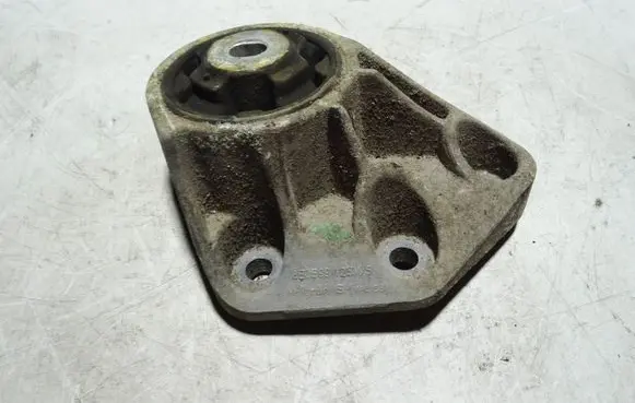 Audi A4 S4 B7 8E 8H Engine mount bracket 8E0599125M 8E0599125S