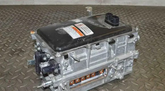 Voltage converter inverter
