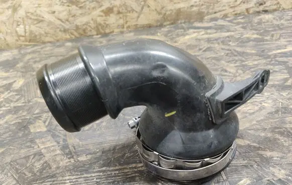 Citroen DS7 Crossback Turbo air intake inlet pipe/hose S6000335