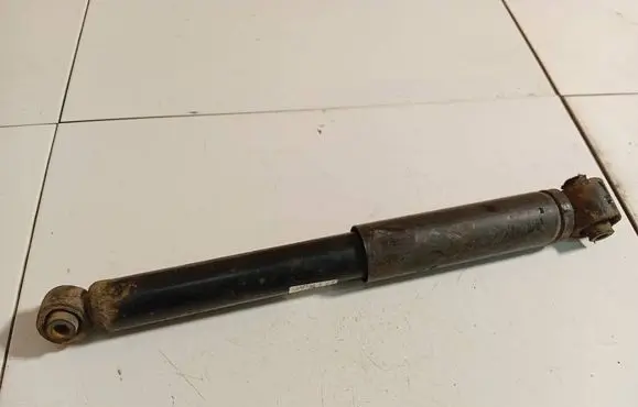 Nissan Qashqai+2 Rear shock absorber/damper 