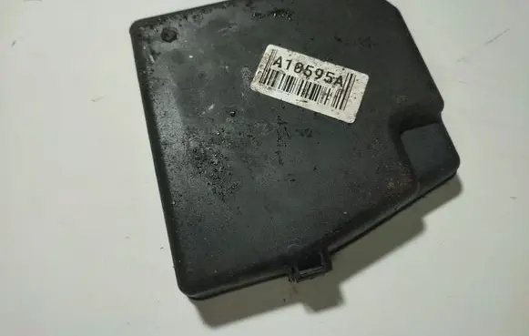 Toyota Yaris Fuse box cover 8905XA2