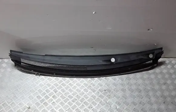 Mitsubishi Colt Windshield trim