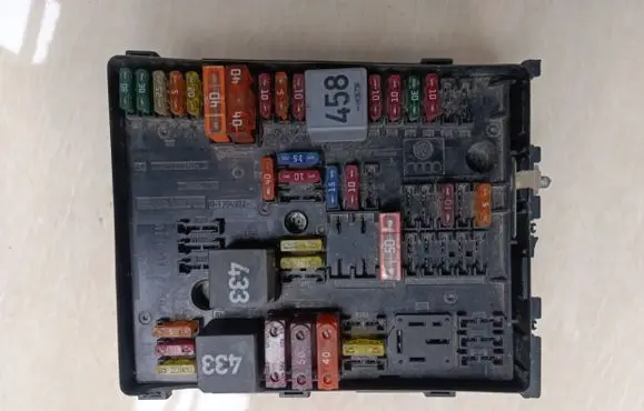 Volkswagen Golf V Fuse module 1k0937124k