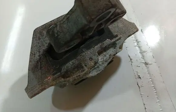 Opel Astra J Engine mount bracket 13248549