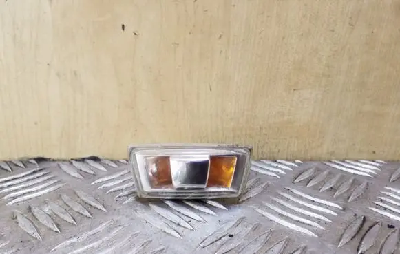 Opel Meriva B Front fender indicator light 13252455 13252456