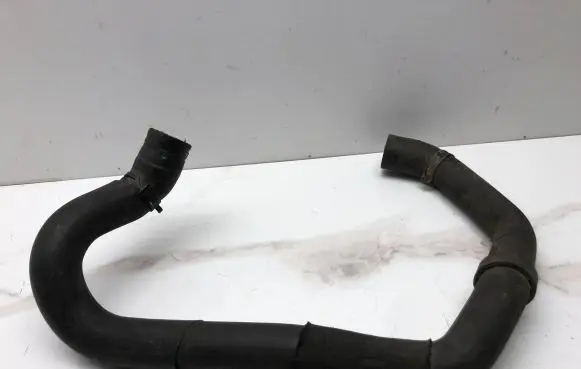 Volkswagen PASSAT B6 Engine coolant pipe/hose