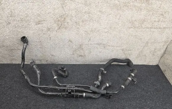 Engine coolant pipe/hose