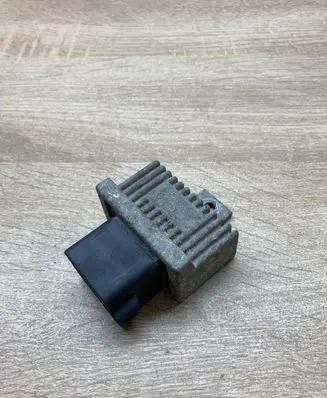 Renault Clio III Glow plug pre-heat relay 7700175078