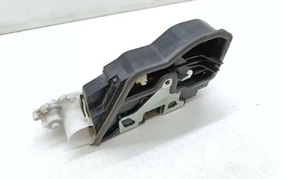 BMW X3 F25 Front door lock 7283627