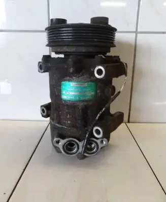 Renault Laguna I Air conditioning (A/C) compressor (pump) 7700859676D 0557207634 907H15