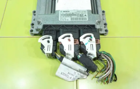 Citroen C4 II Engine control unit/module 9676379780 XP123