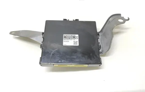 Toyota Avensis T270 Other control units/modules 8969005050