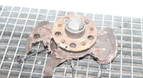 Mercedes-Benz CLK A209 C209 Front wheel hub