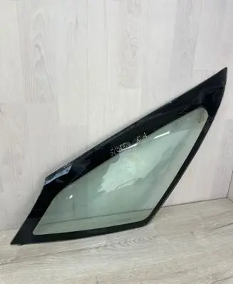 Rear vent window glass