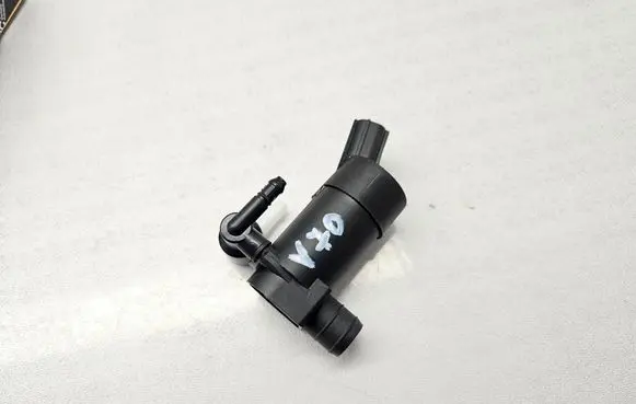Volvo V70 Windscreen/windshield washer pump
