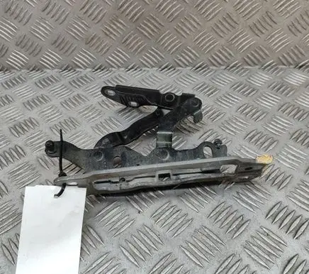 Engine bonnet/hood hinges