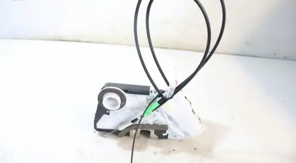 Toyota Yaris XP210 Front door lock