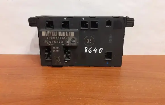 Mercedes-Benz C W203 Door control unit/module 2038205626 8640