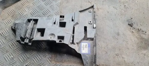 Volvo V70 Front bumper mounting bracket 09190304