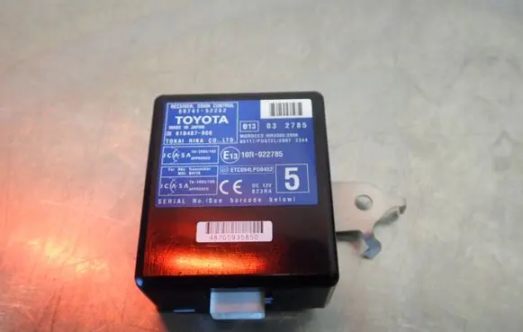 Toyota Urban Cruiser (XP110) Door control unit/module 89741-52252