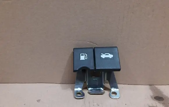 Nissan Juke I F15 Engine bonnet (hood) release handle
