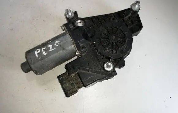 Peugeot 406 Front door window regulator motor 0130821675