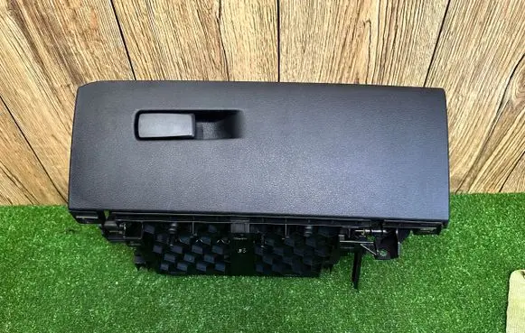 BMW X2 F39 Glove box