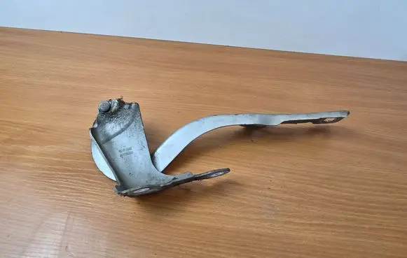 Peugeot 308 Engine bonnet/hood hinges 9677784800