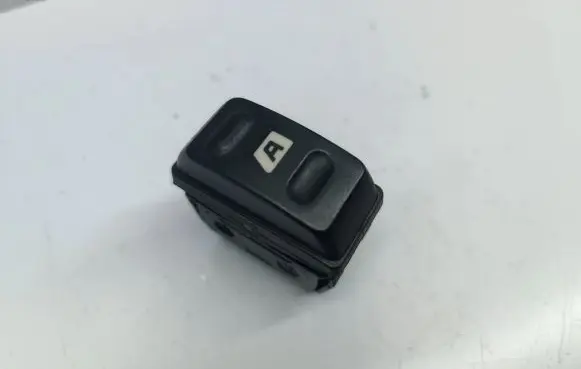 Citroen Xsara Picasso Electric window control switch 22681