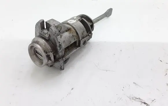 Hyundai Sonata Front door lock (next to the handle) NOCODE