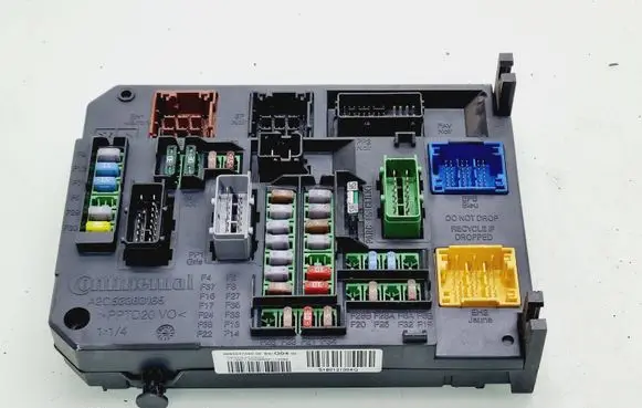 Peugeot 508 Fuse module 9665547580