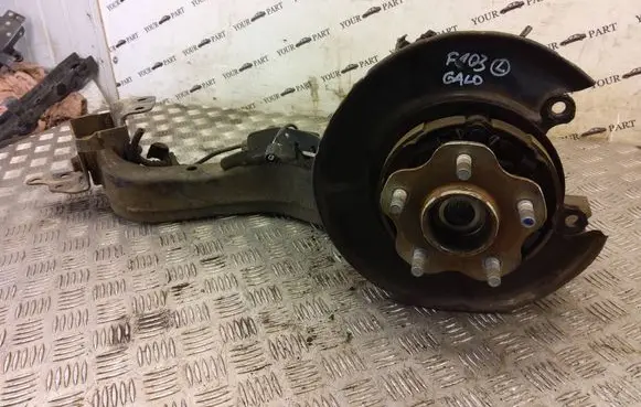 Nissan Juke I F15 Rear wheel hub spindle/knuckle 