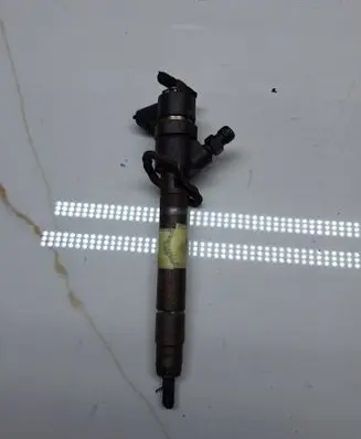 Volvo XC70 Fuel injector 30750283