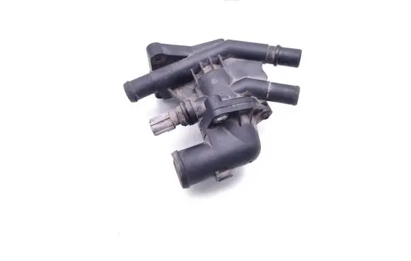 Ford Focus Thermostat/thermostat housing CM5G-9K478-FB