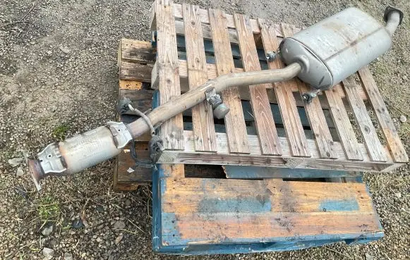 Lexus RX 450H Muffler/silencer F7FU1ABA