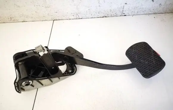 Mercedes-Benz GL X166 Brake pedal A1662920101