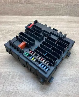 Opel Vectra C Fuse module 13189921 460023260