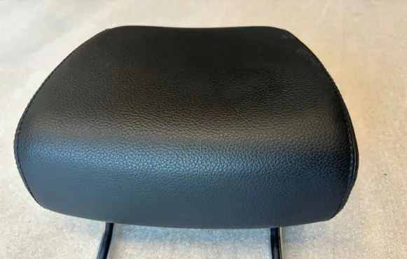 Mercedes-Benz E W211 Front seat headrest 1165179