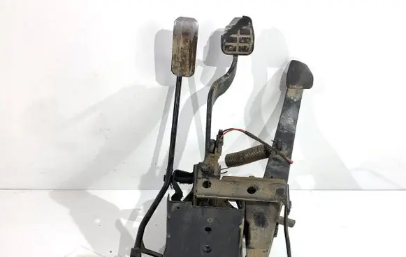 Volkswagen Transporter - Caravelle T4 Pedal assembly 701721315B