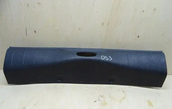 Trunk/boot sill cover protection
