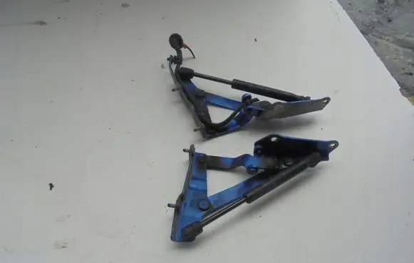 Mazda RX8 Tailgate/trunk/boot hinge