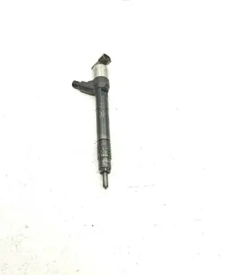 Opel Astra J Fuel injector 55570012 05T21812
