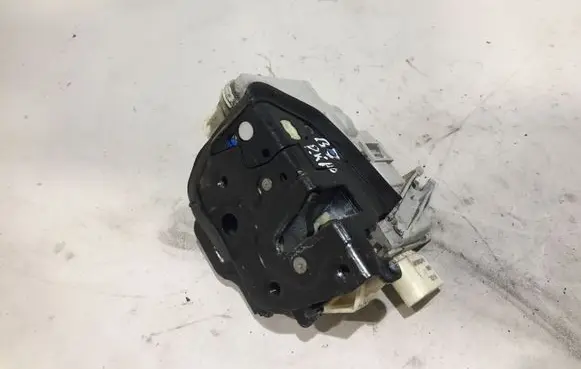 Audi A4 S4 B7 8E 8H Front door lock 8E1837015AA